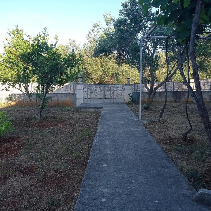 My Mediterranean Villa With Huge Garden And Own Parking Lumbarda Dış mekan fotoğraf