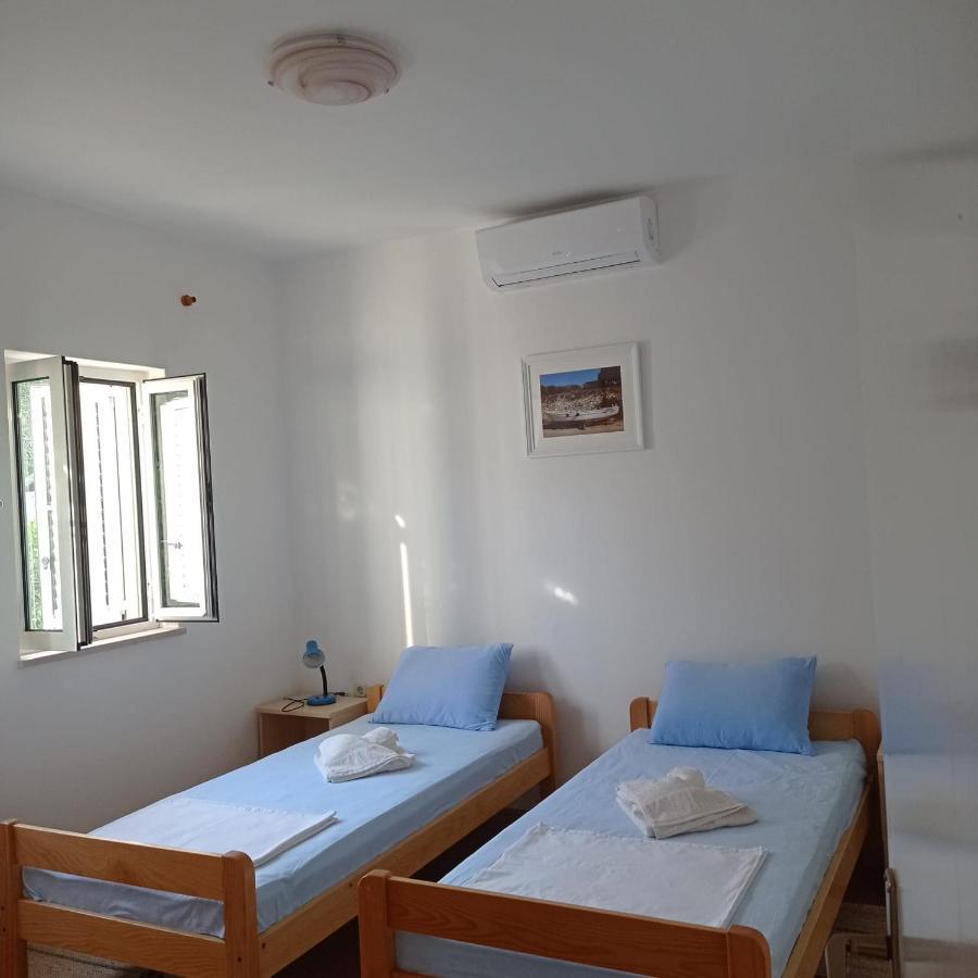 My Mediterranean Villa With Huge Garden And Own Parking Lumbarda Dış mekan fotoğraf